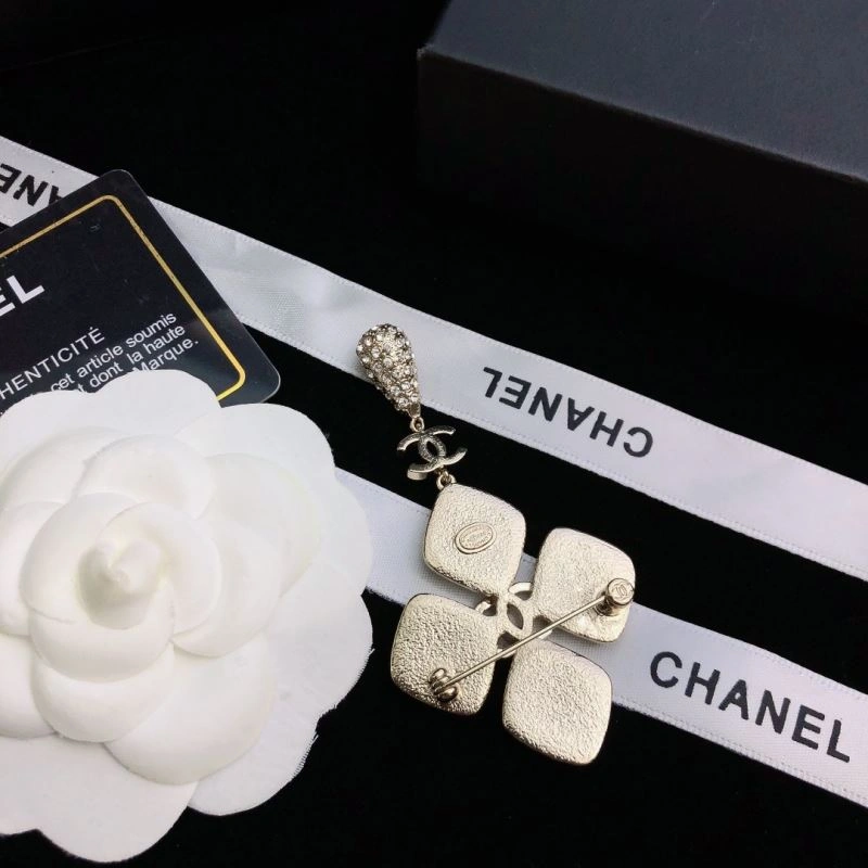 Breathable Chanel Brooches 226385