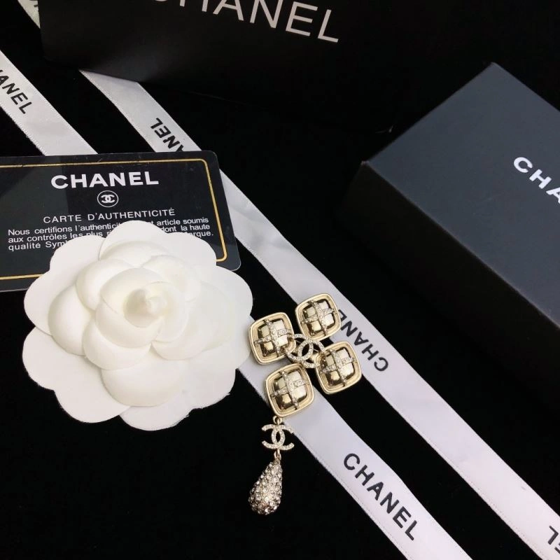 Breathable Chanel Brooches 226385