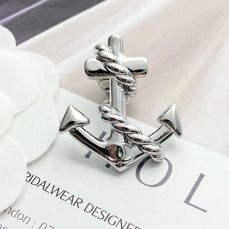 Chanel Brooches Affordable 226386