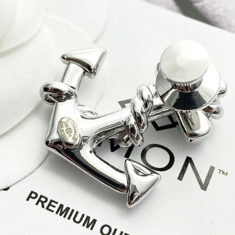 Chanel Brooches Affordable 226386