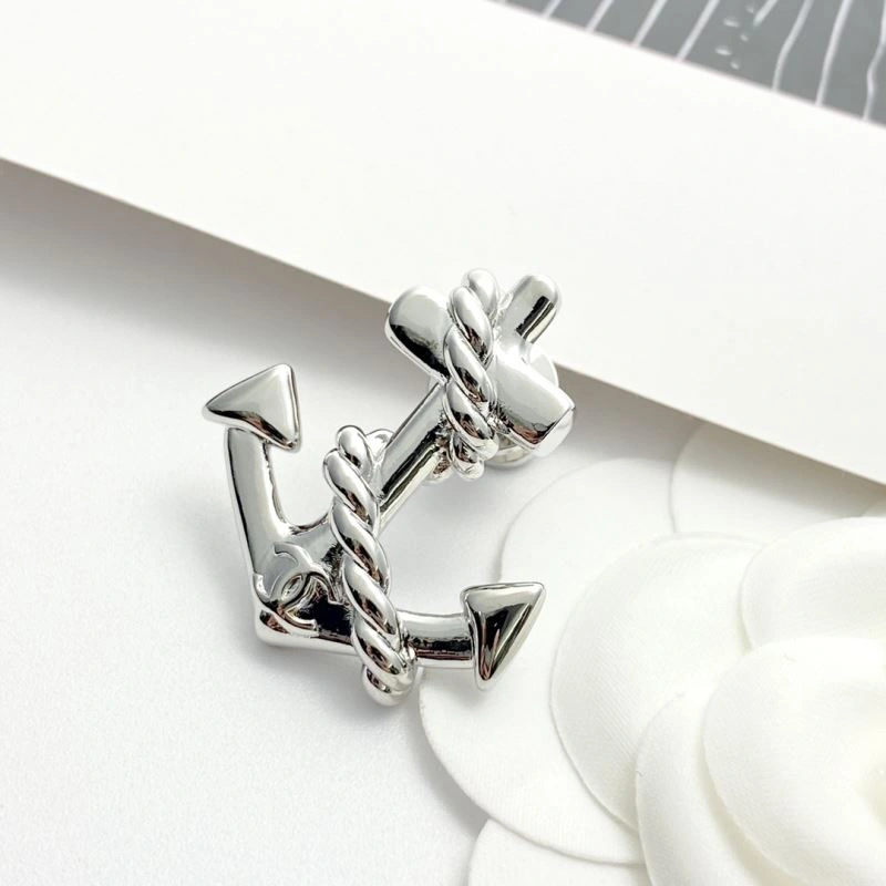 Chanel Brooches Affordable 226386