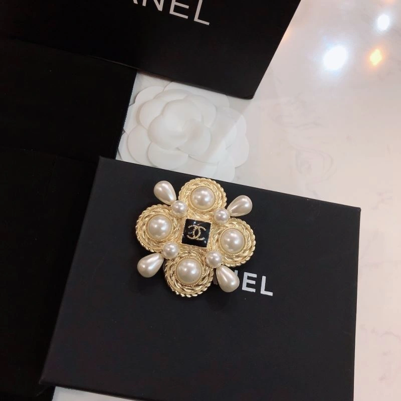 Unisex Chanel Brooches 226328