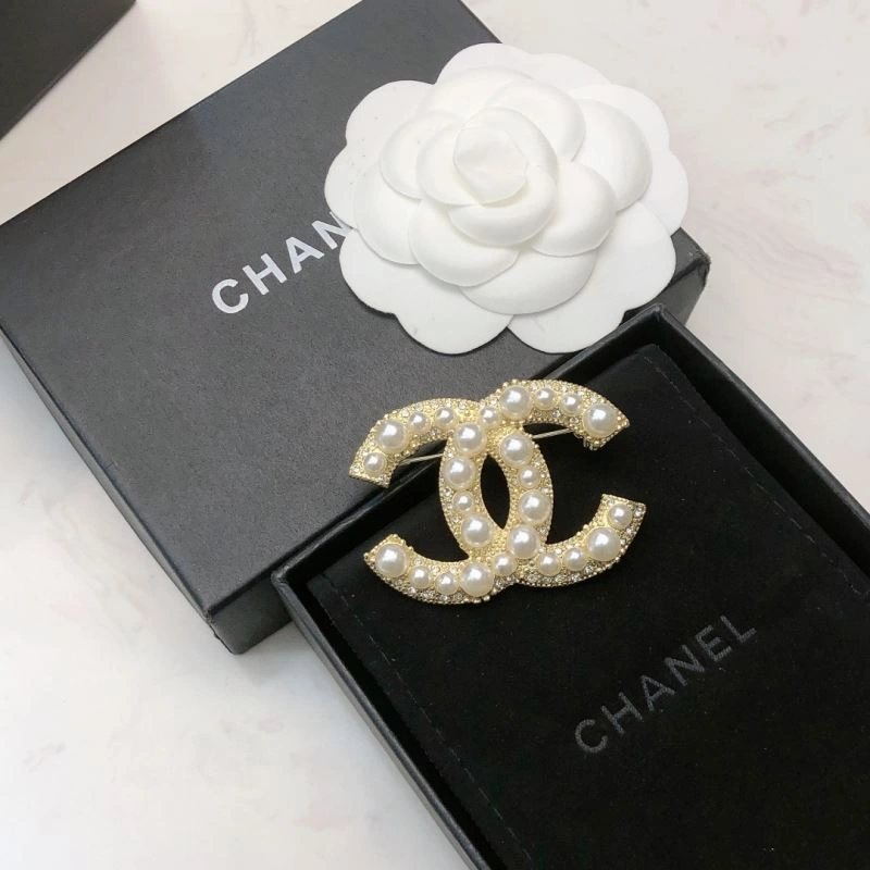 RelaxedFit Chanel Brooches 226323