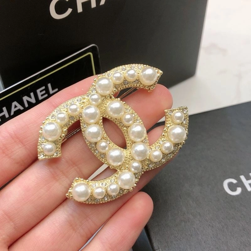 RelaxedFit Chanel Brooches 226323