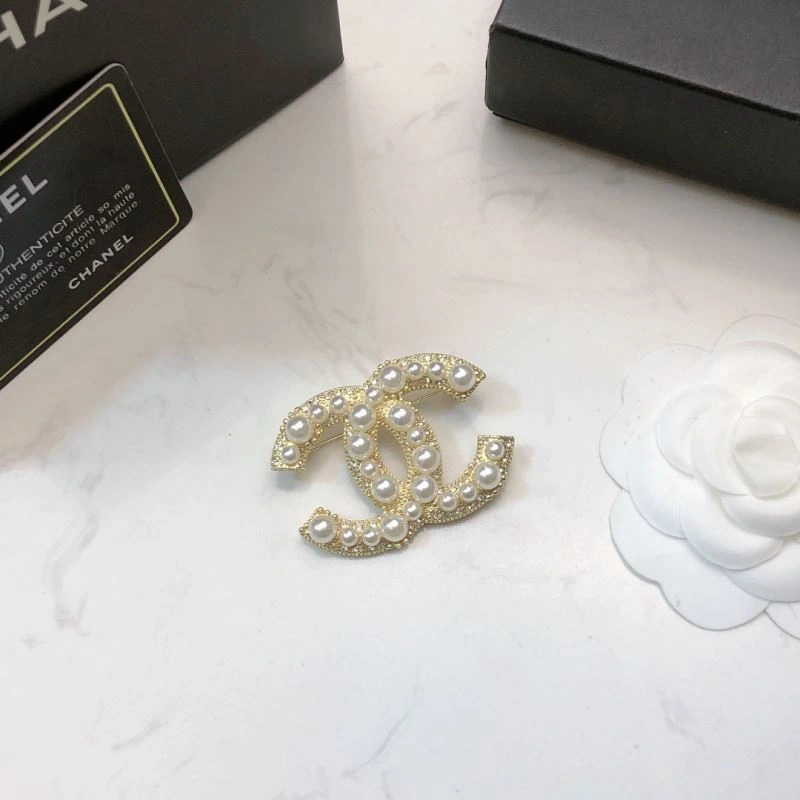 RelaxedFit Chanel Brooches 226323