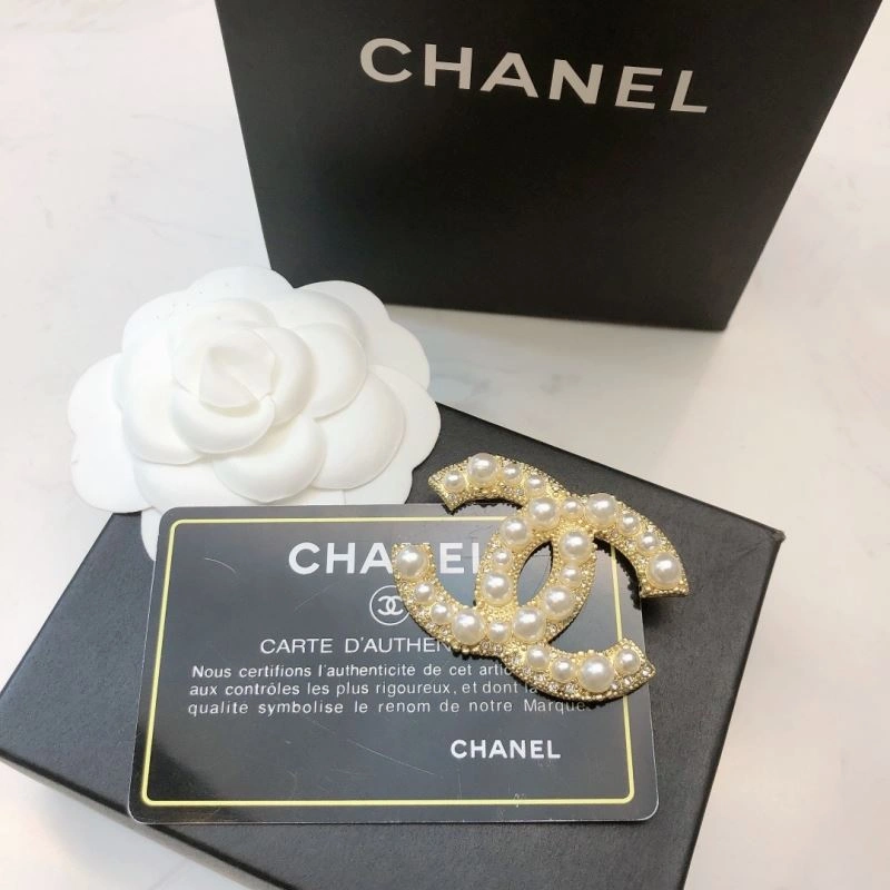 RelaxedFit Chanel Brooches 226323
