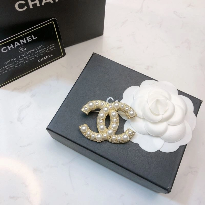 RelaxedFit Chanel Brooches 226323