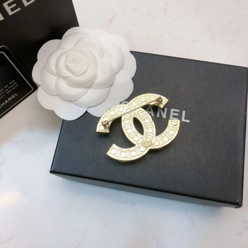 RelaxedFit Chanel Brooches 226323