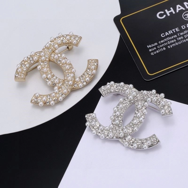 Cozy Chanel Brooches 225640