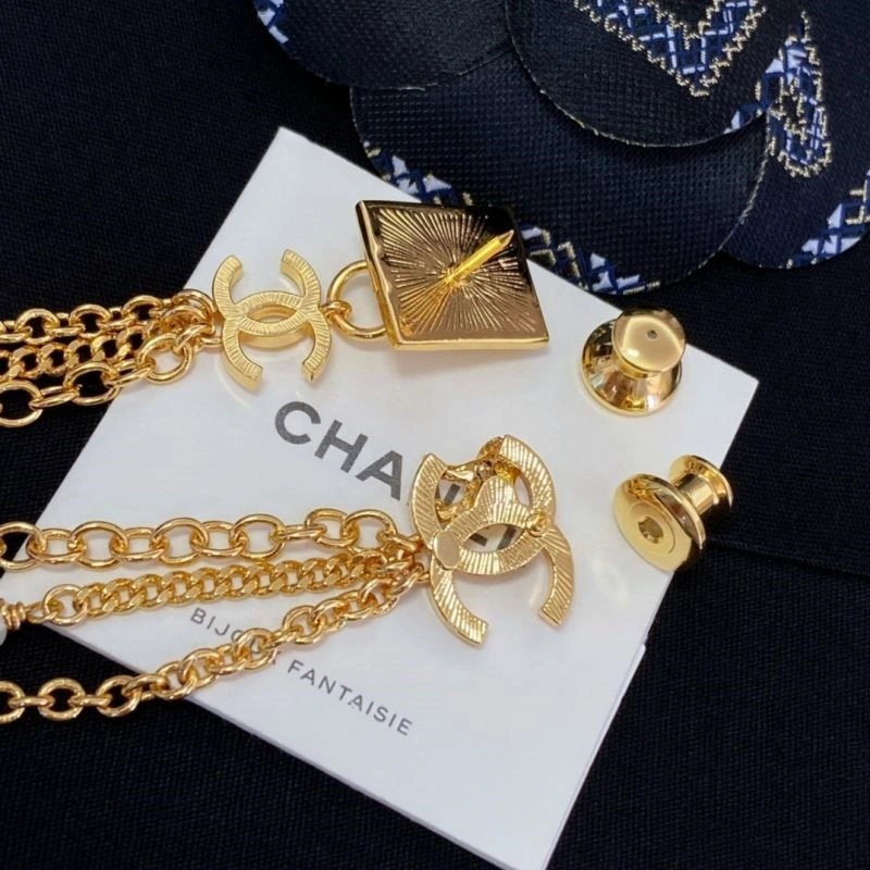 Unisex Chanel Brooches 225643