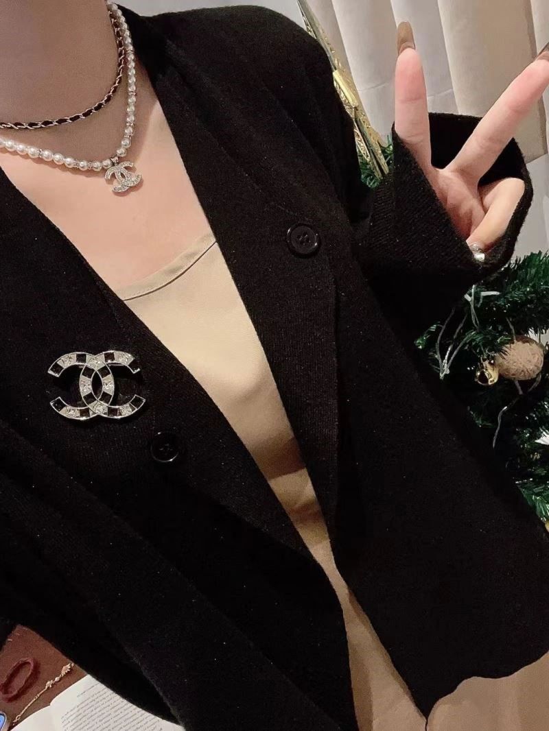 Casual Chanel Brooches 225628