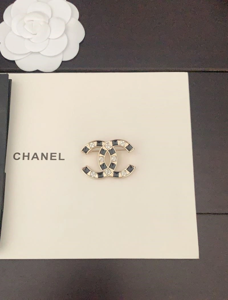 Elegant Chanel Brooches 225679
