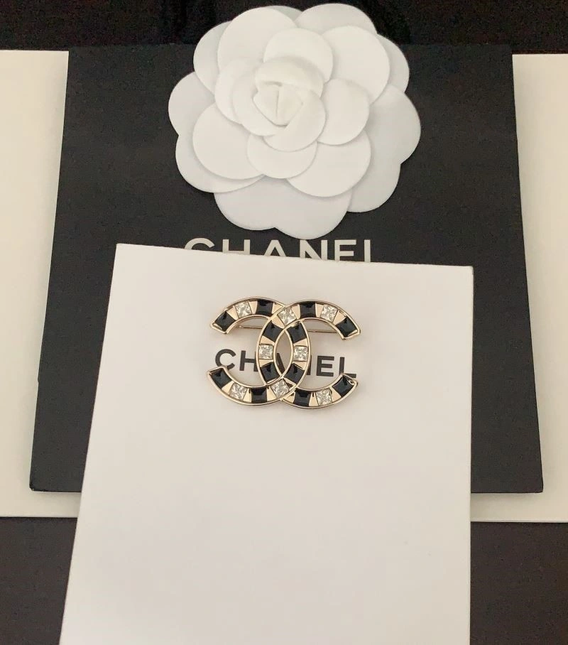 Elegant Chanel Brooches 225679