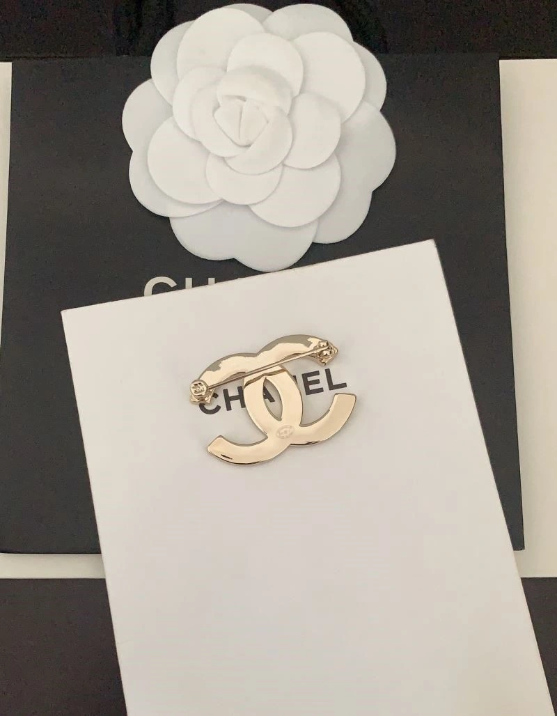 Elegant Chanel Brooches 225679
