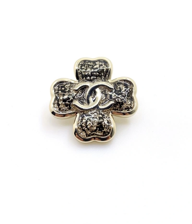 UrbanChic Chanel Brooches 225618