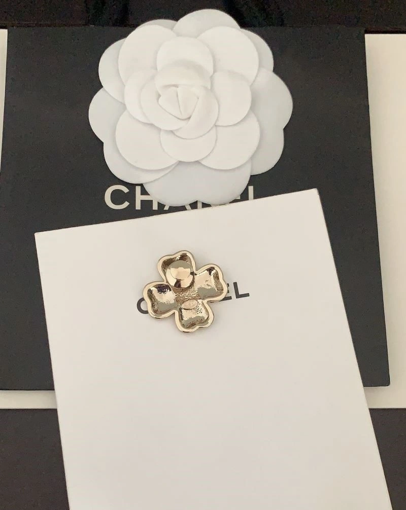 UrbanChic Chanel Brooches 225618