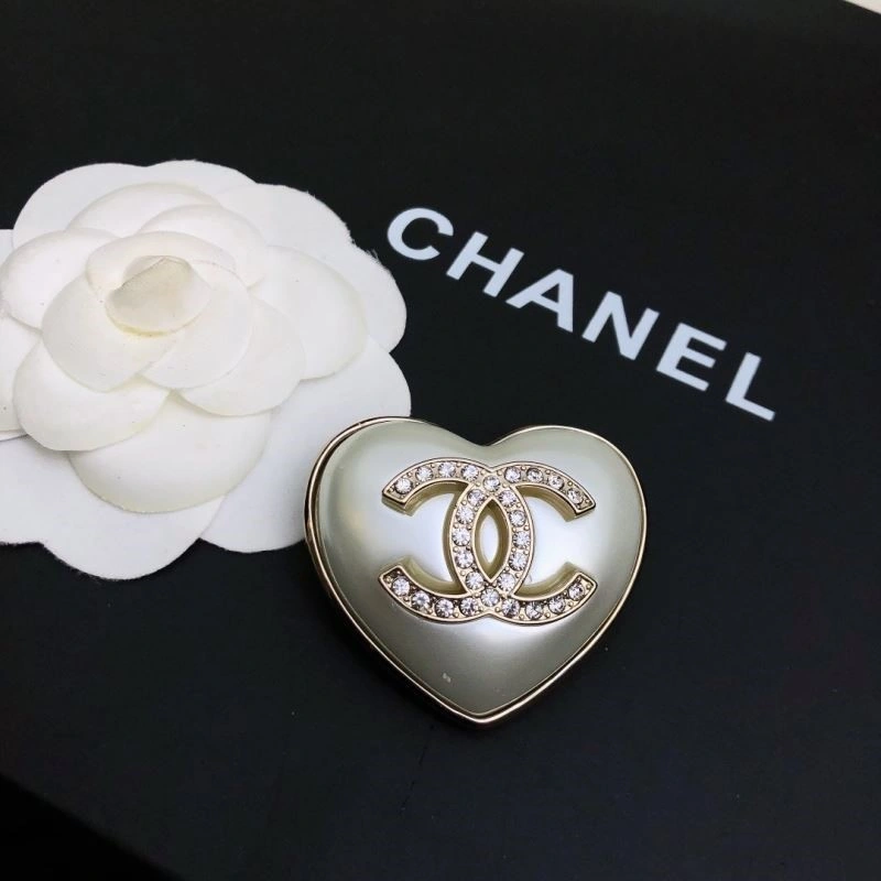 Sporty Chanel Brooches 225621
