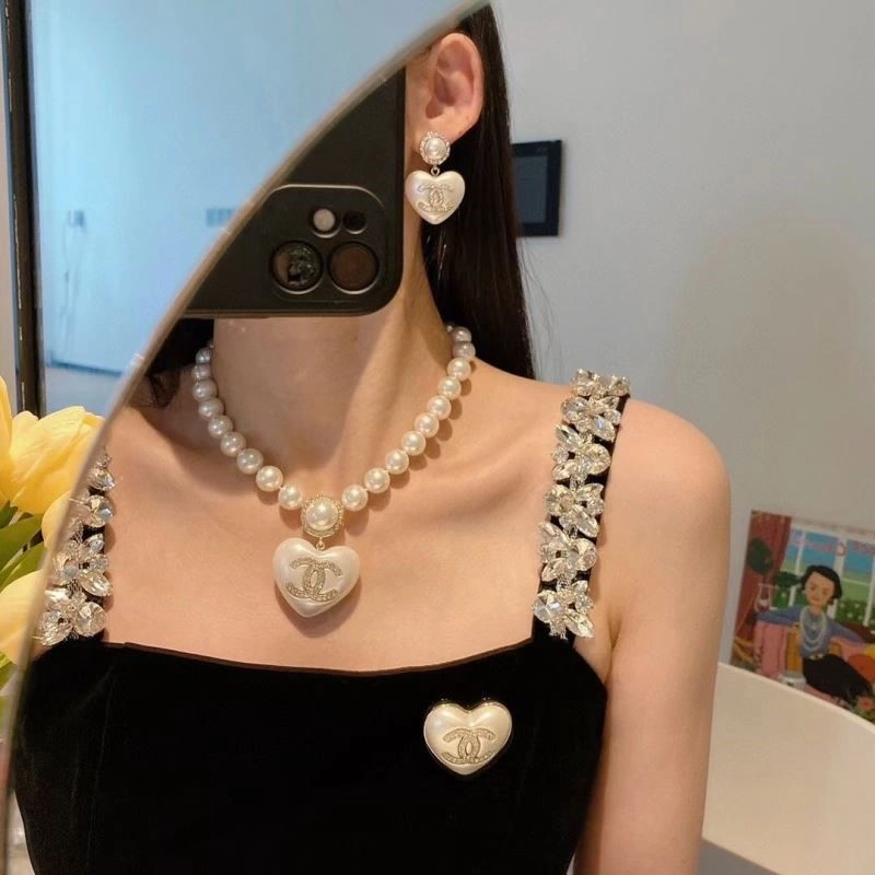 Sporty Chanel Brooches 225621