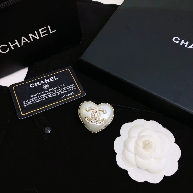 Sporty Chanel Brooches 225621