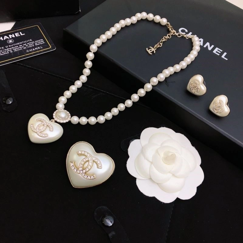 Sporty Chanel Brooches 225621