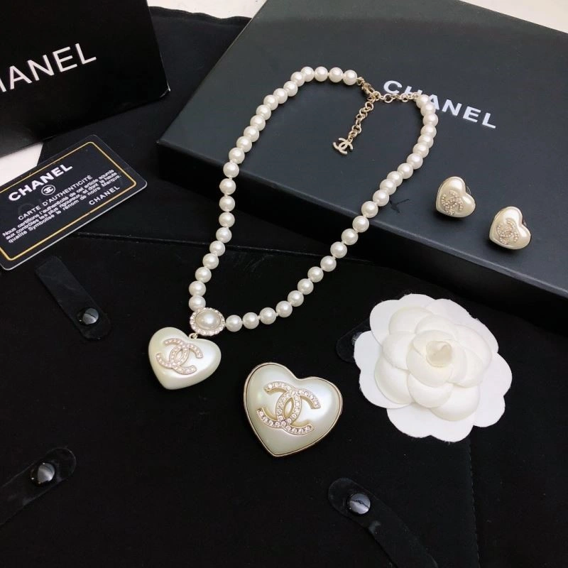 Sporty Chanel Brooches 225621
