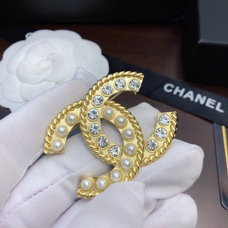 Chanel Brooches TimelessDesign 225607