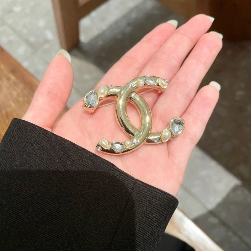 Chanel Brooches Casual 225617