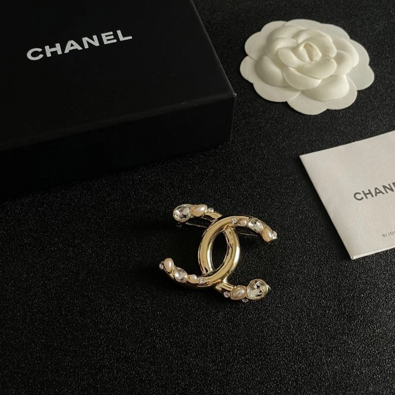 Chanel Brooches Casual 225617
