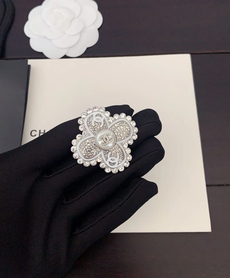 OnTrend Chanel Brooches 225605