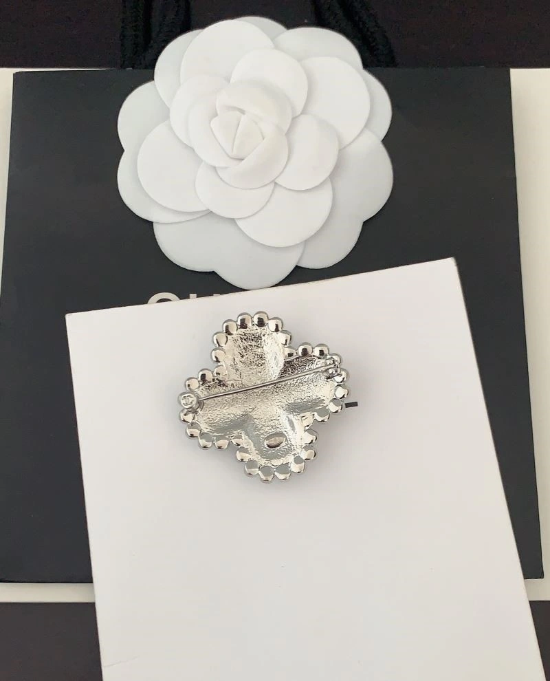 OnTrend Chanel Brooches 225605
