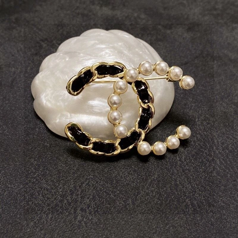 Sophisticated Chanel Brooches 225604