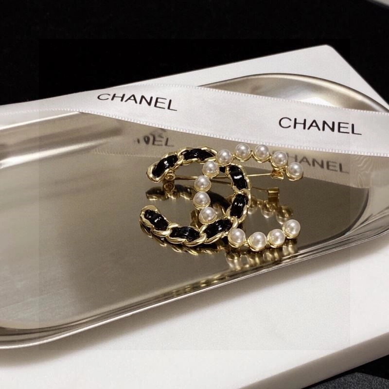 Sophisticated Chanel Brooches 225604