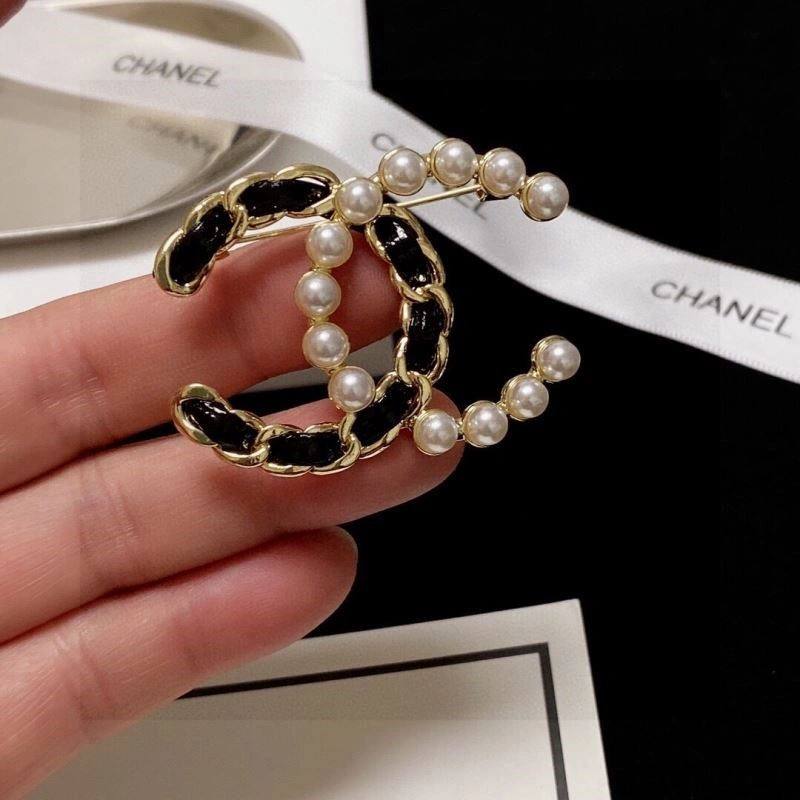 Sophisticated Chanel Brooches 225604