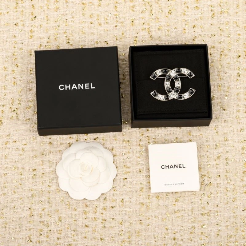 Neat Chanel Brooches 225727