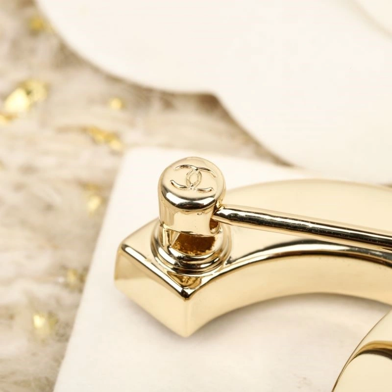 Neat Chanel Brooches 225727