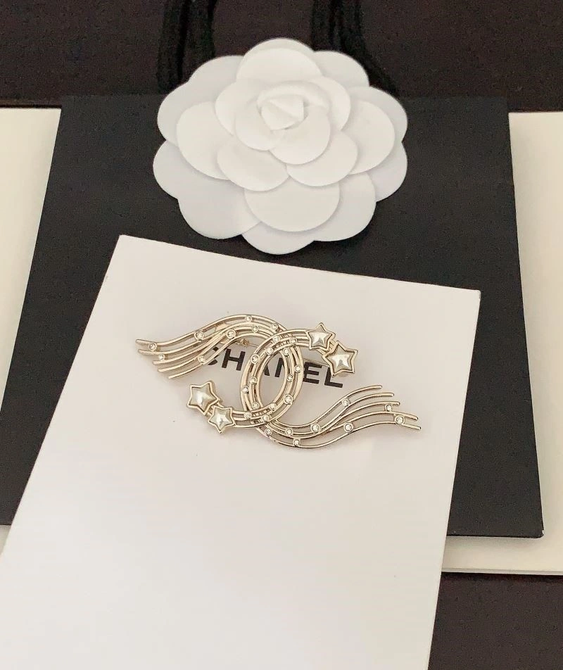 Chanel Brooches Elegant 225601