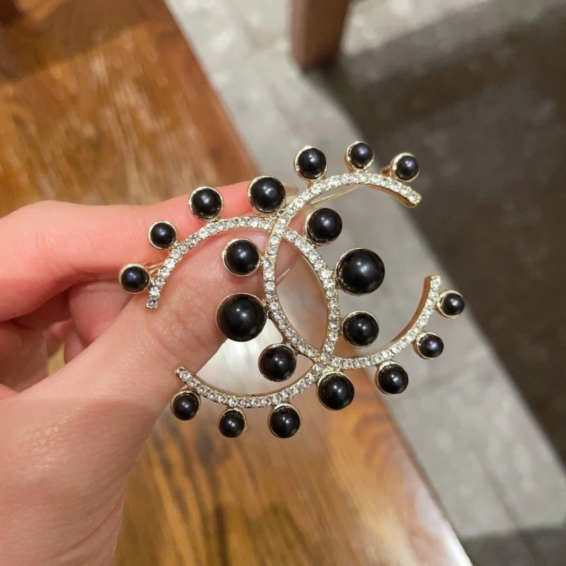 QuickDry Chanel Brooches 225595