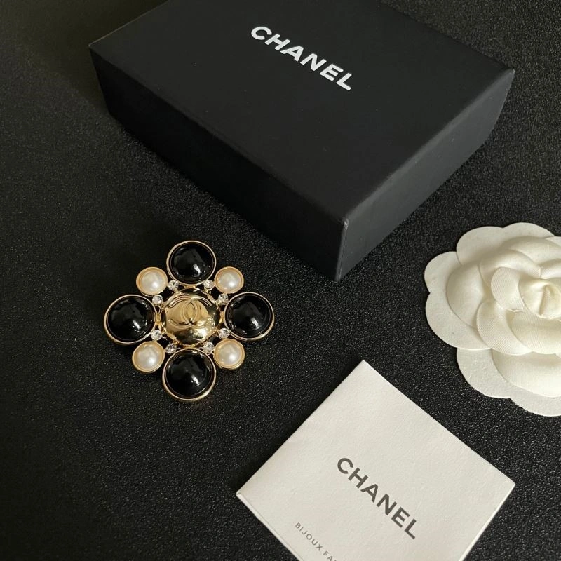 GoAnywhere Chanel Brooches 225602
