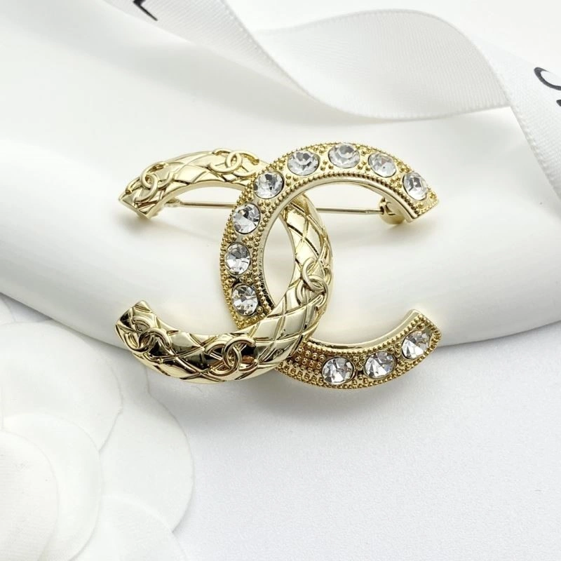 Timeless Chanel Brooches 225596