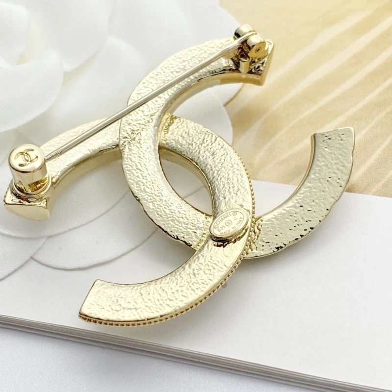Timeless Chanel Brooches 225596
