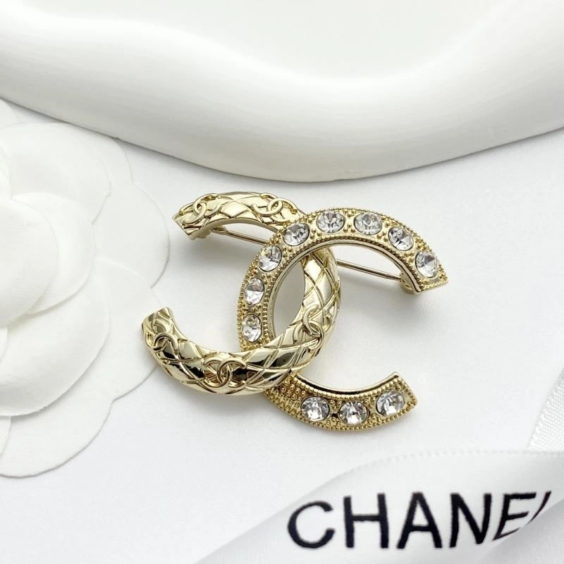 Timeless Chanel Brooches 225596