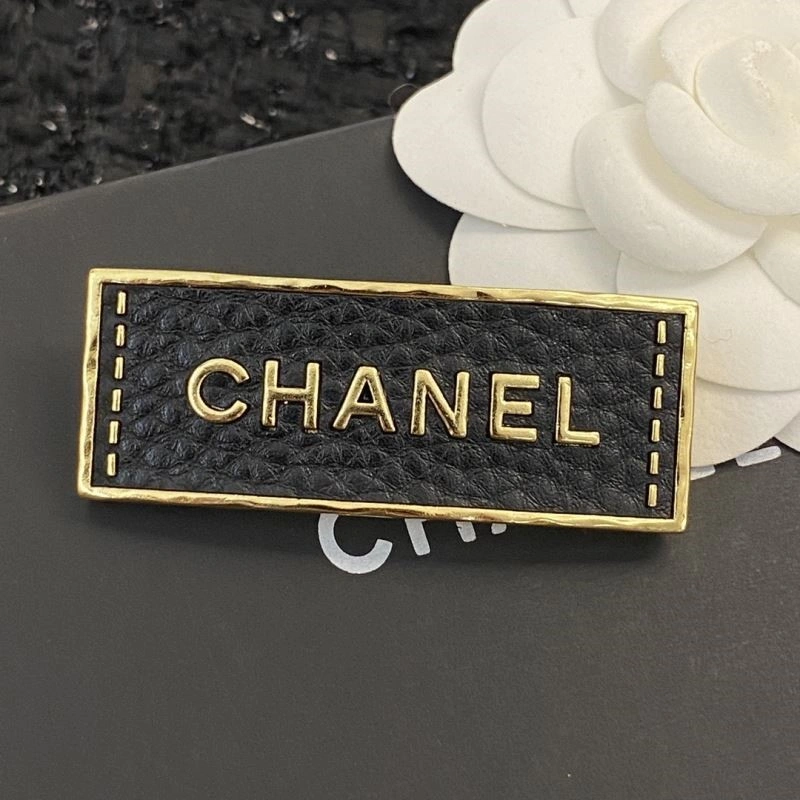 Snug Chanel Brooches 225632