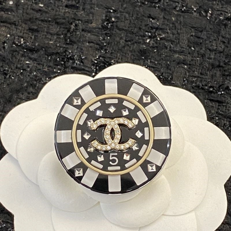 Breathable Chanel Brooches 225633