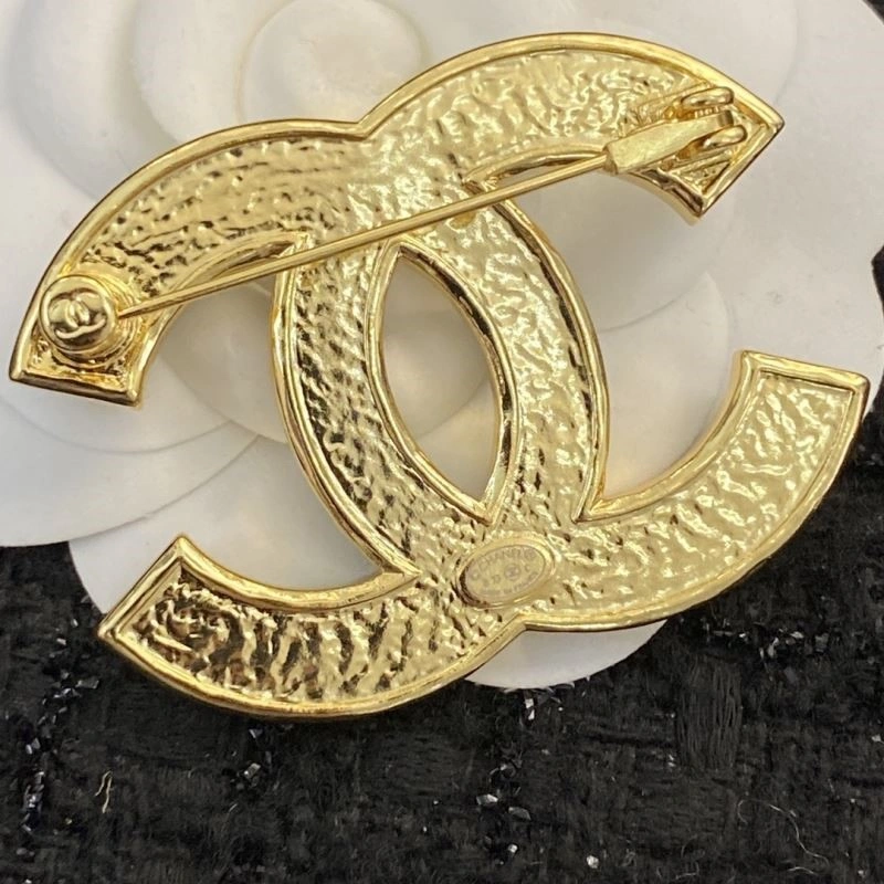 UrbanChic Chanel Brooches 225624