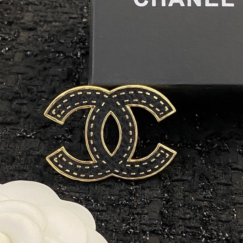 UrbanChic Chanel Brooches 225624