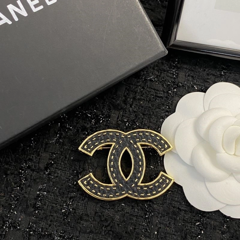 UrbanChic Chanel Brooches 225624