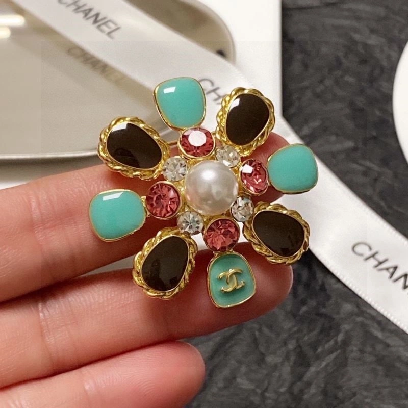 Contemporary Chanel Brooches 225587