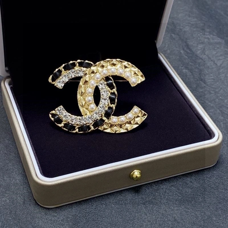 Stylish Chanel Brooches 225573