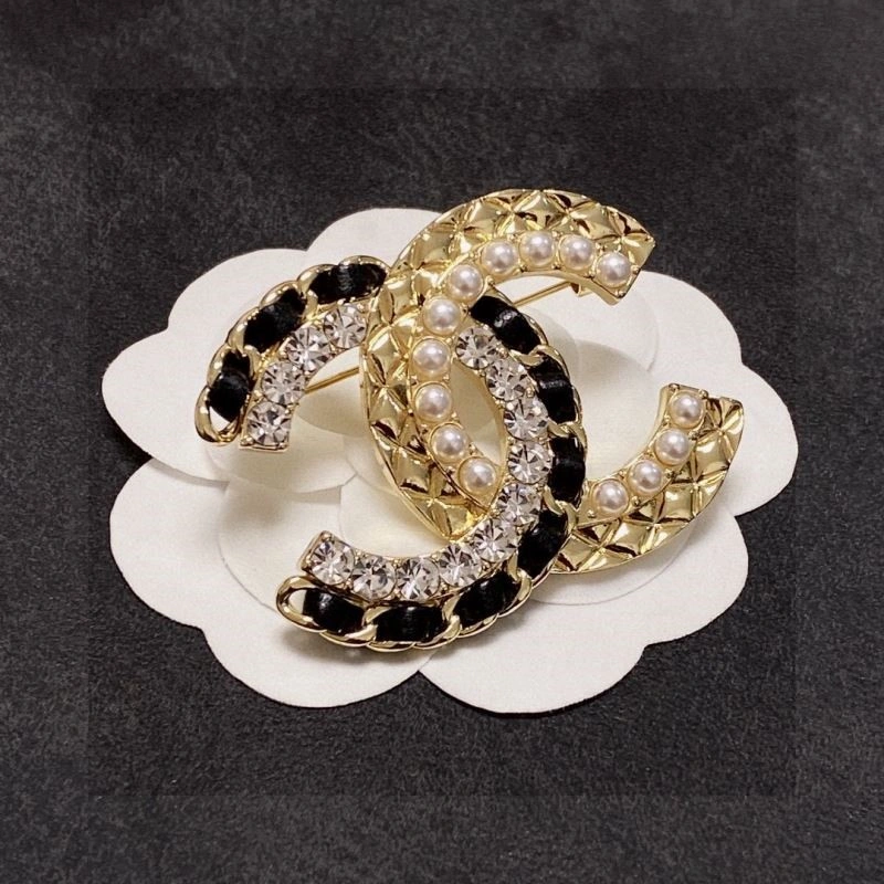 Stylish Chanel Brooches 225573