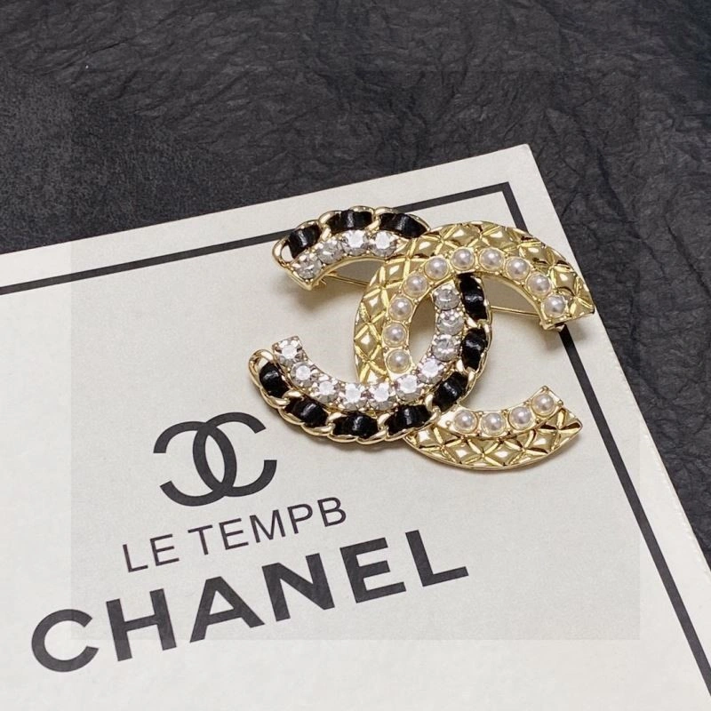 Stylish Chanel Brooches 225573